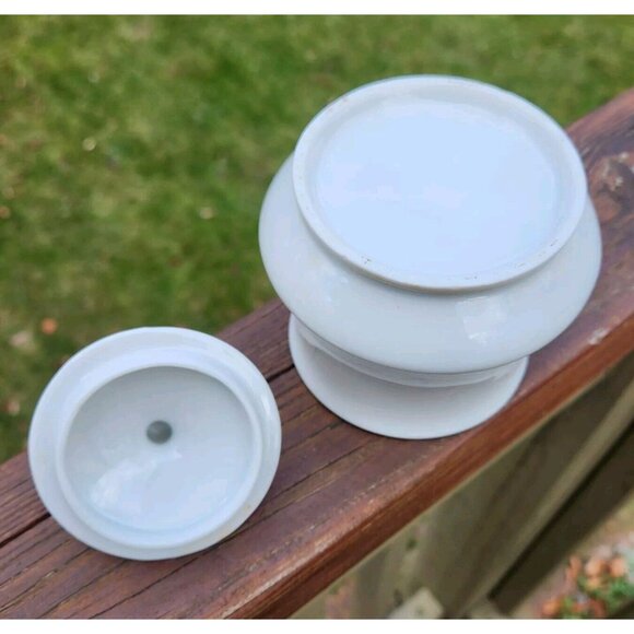 LEFTON Christmas Tree Gifts Fine China Sugar Bowl with Lid Discontinued Vintage - Picture 3 of 5